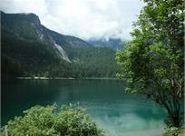 Il bellissimo lago di Tovel è poco distante dal nostro hotel in Val di Non