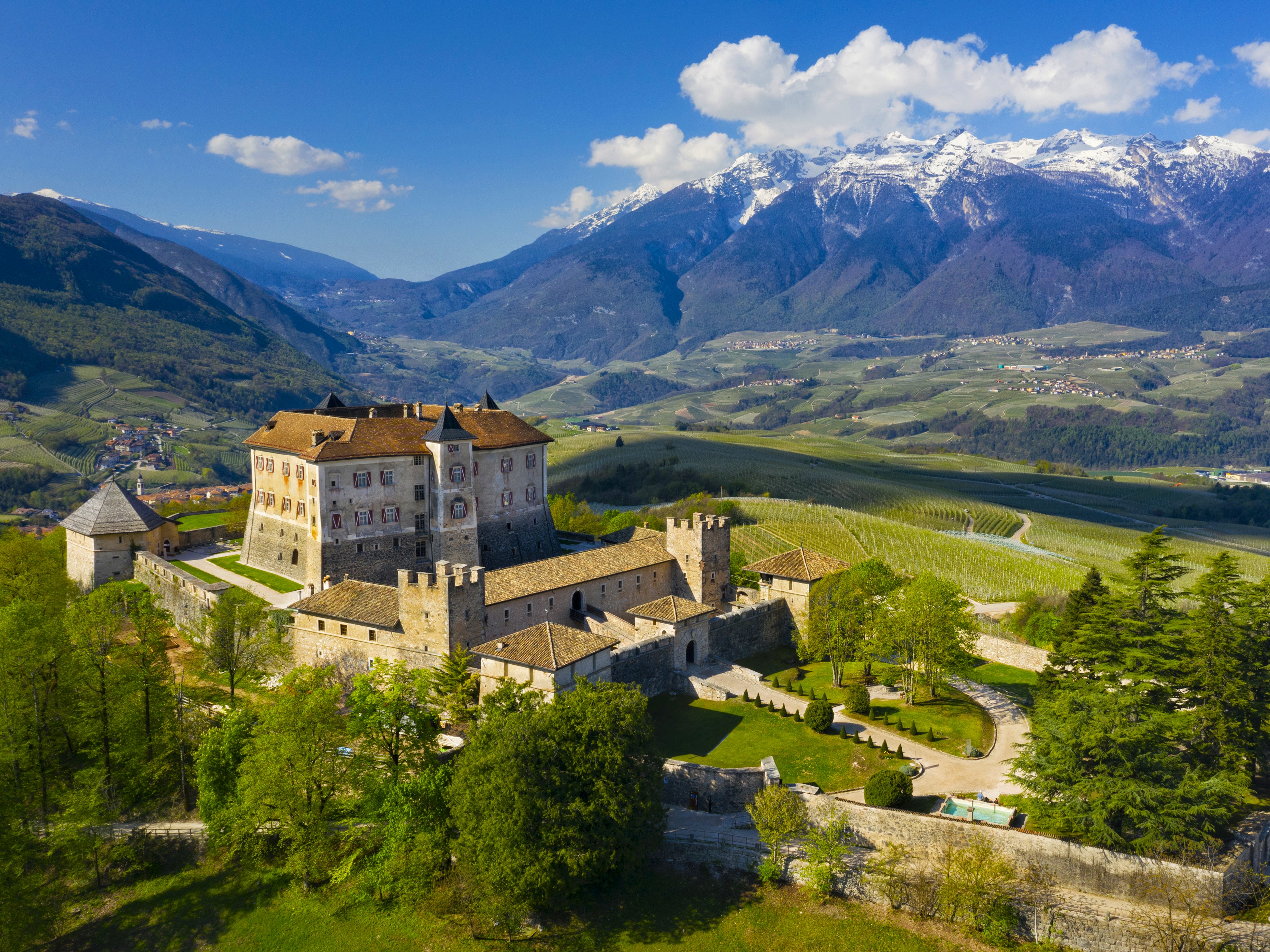 Val Di Non Castel Thun Con Dolomiti Massimo Ripani